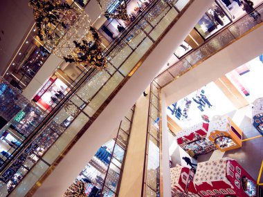 Saint-Petersburg, Rusya Federasyonu-15 Aralık: Christmas zaman satış, Alışveriş Merkezi, festively Rusya'da 15 Aralık dekore edilmiş