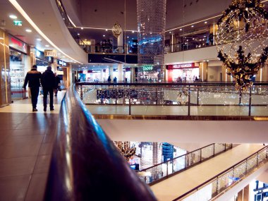 Saint-Petersburg, Rusya Federasyonu-15 Aralık: Christmas zaman satış, Alışveriş Merkezi, festively Rusya'da 15 Aralık dekore edilmiş