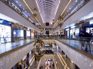 Saint-Petersburg, Rusya Federasyonu-15 Aralık: Christmas zaman satış, Alışveriş Merkezi, festively Rusya'da 15 Aralık dekore edilmiş