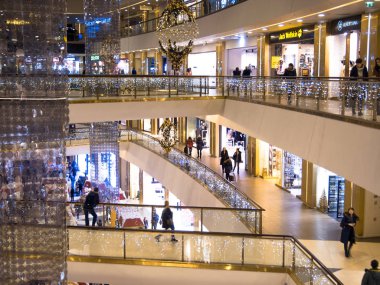 Saint-Petersburg, Rusya Federasyonu-15 Aralık: Christmas zaman satış, Alışveriş Merkezi, festively Rusya'da 15 Aralık dekore edilmiş
