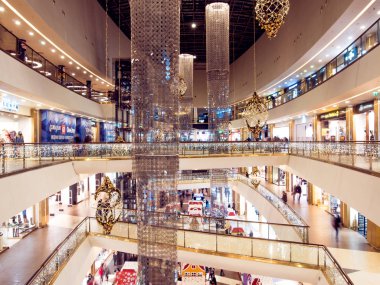 Saint-Petersburg, Rusya Federasyonu-15 Aralık: Christmas zaman satış, Alışveriş Merkezi, festively Rusya'da 15 Aralık dekore edilmiş