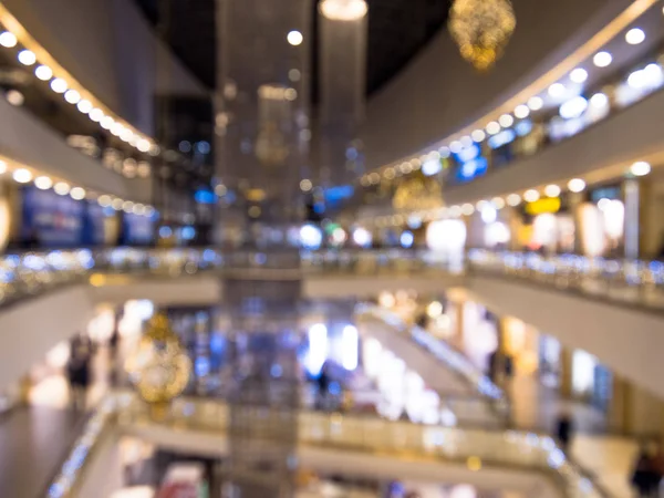 Время рождественских распродаж, торговый центр, празднично украшенный. размытый фон — стоковое фото