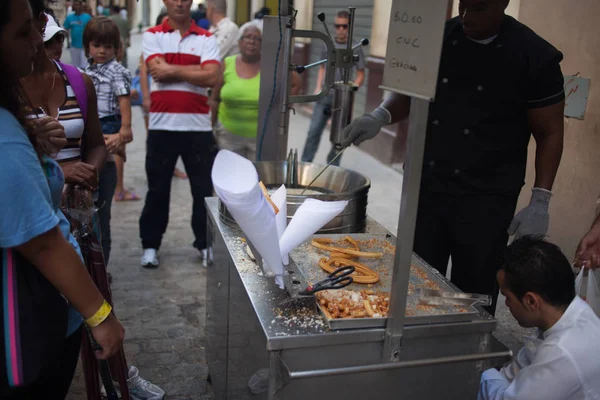 HAVANA, CUBA - NOVEMBER 3, 2012: Cooking churros, Spanish dessert, street food — Stock Photo, Image