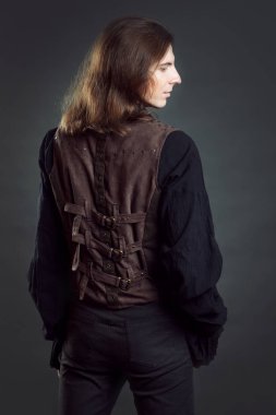 Retro adam portre grunge arka plan üzerinde. Buhar punk tarzı.