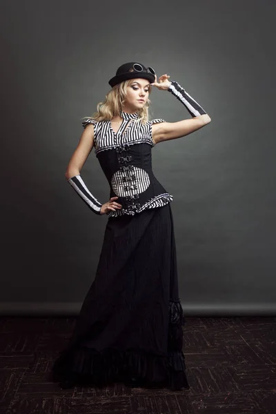 Portrait of a steampunk woman in hat-bowler hat with goggles. Beautiful lady in a Victorian style — Stock Photo, Image