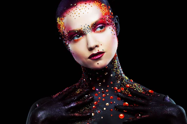 Giovane ragazza attraente in arte-trucco luminoso, body painting . — Foto Stock