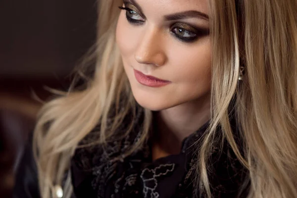 Portrait of a lovely young blonde with the eye makeup. Smokey eyes close-up. — Stock Photo, Image