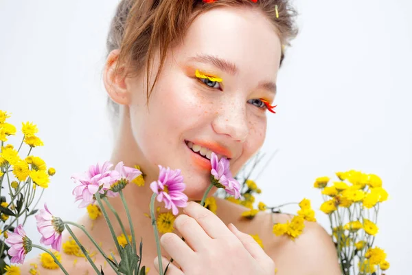 Schöne junge Mädchen im Bild der Flora, Nahaufnahme Porträt — Stockfoto