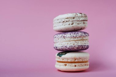 Pembe bir arka plan, güzel tatlı, boş alan macarons yaptı