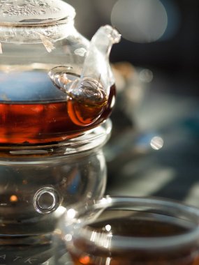 Çay bir çaydanlık, cam çaydanlık, Kupası, sığ derinlik-in tarla