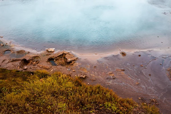 Islande, vallée des geysers, sources d'eau chaude géothermique — Photo