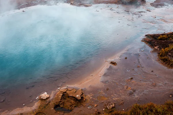 Islândia, vale dos gêiseres, nascentes de água geotérmica quente — Fotografia de Stock
