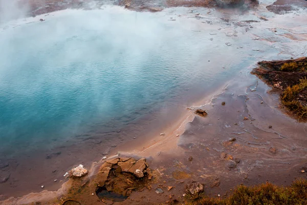 Islandia, valle de géiseres, manantiales de agua geotermal caliente —  Fotos de Stock