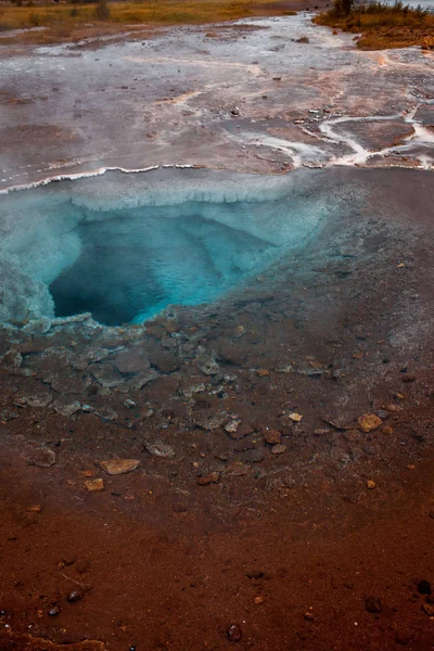 Islandia, valle de géiseres, manantiales de agua geotermal caliente — Foto de Stock