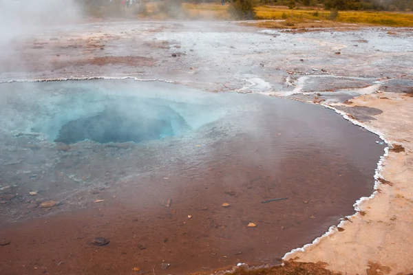 Islandia, valle de géiseres, manantiales de agua geotermal caliente —  Fotos de Stock