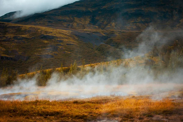 Izland, gejzírek, völgye springs meleg termálvíz — Stock Fotó