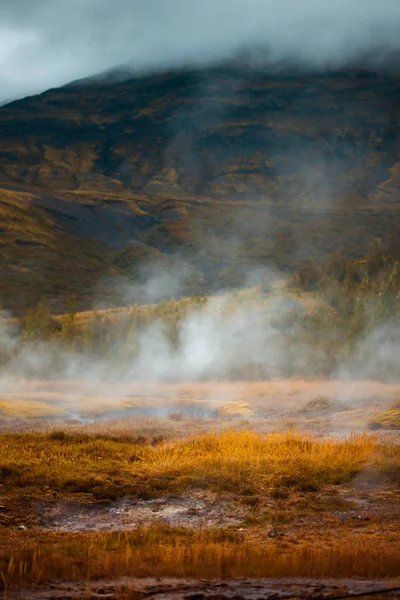 Island, Tal der Geysire, Quellen heißen geothermalen Wassers — Stockfoto