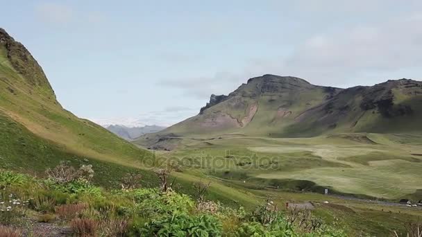 Panorámás hegyi táj, Izland. — Stock videók