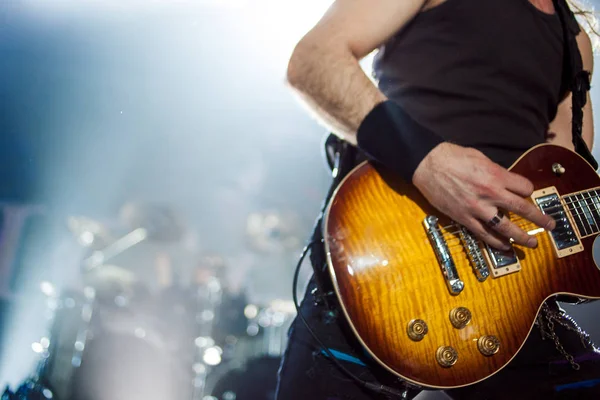 Guitarist on stage, guitar closeup — Stock Photo, Image