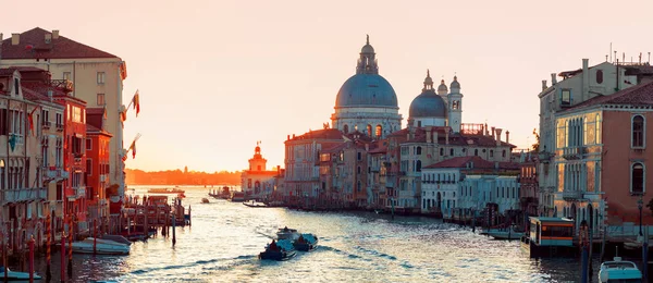 Sonnenuntergang der Accademias Brücke. Venedig, Italien. Blick auf den Canal Grande — Stockfoto