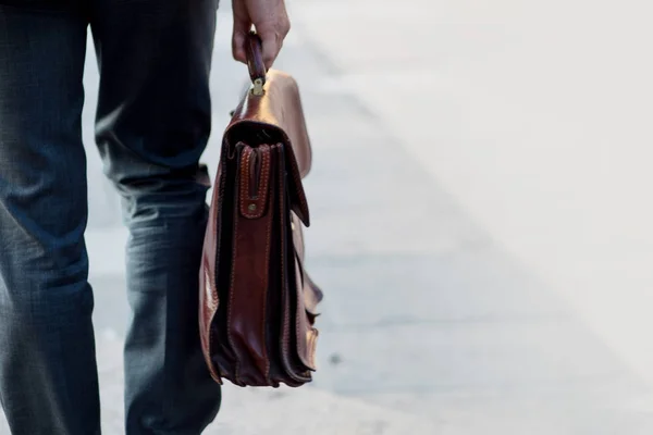 Cropped view of businessman holding briefcase outdoors. Free space on the right — Stock Photo, Image
