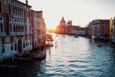 Accademias Köprüsü'nün gün batımı. Venedik, İtalya. Grand Canal Panoraması