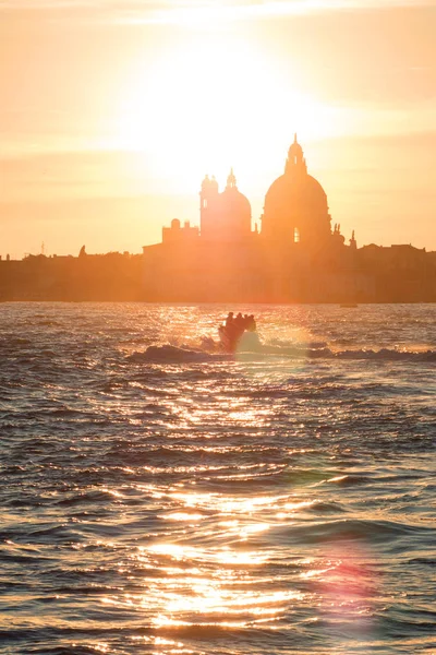 Architektur und Sehenswürdigkeiten von Venedig. Sonnenuntergang — Stockfoto