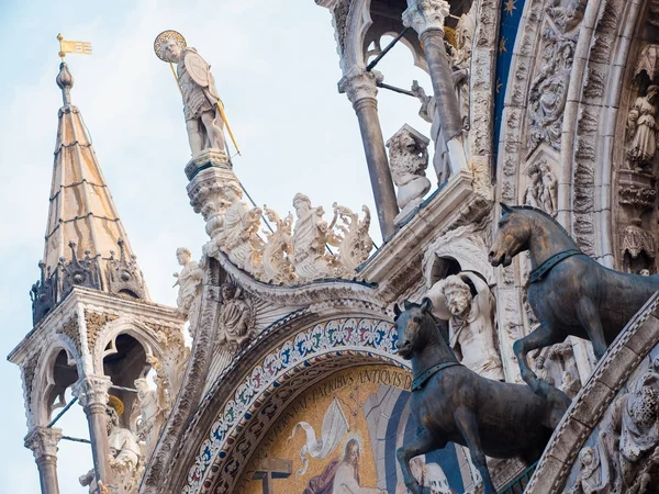 Pferde des Heiligen Markierung. Basilika von San Marco — Stockfoto