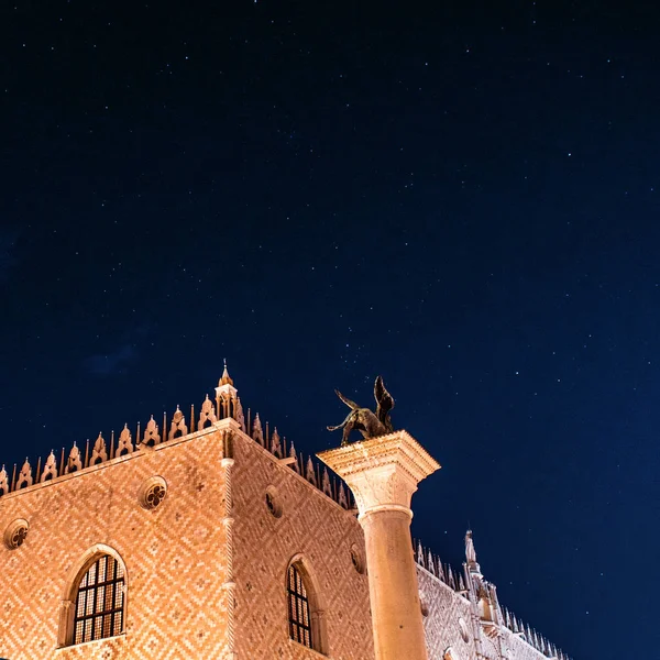 Coluna de São Marcos, sob as estrelas — Fotografia de Stock