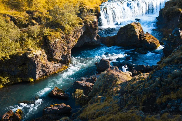 Islanda, fiume di montagna, paesaggi bellissimi — Foto Stock