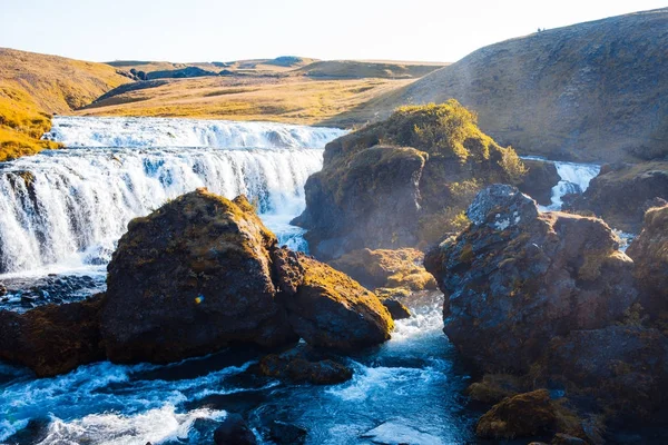 İzlanda, dağ nehir, güzel sahne — Stok fotoğraf