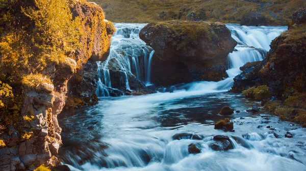 Iceland, mountain river with rapids and waterfalls, beautiful scenery — Stock Photo, Image