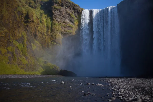 Skogafoss водоспад. Великий славнозвісний Водопад на півдні Ісландії — стокове фото