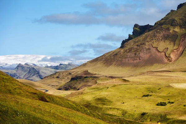 Iceland, high mountain cliff. Beautiful landscape — Stock Photo, Image