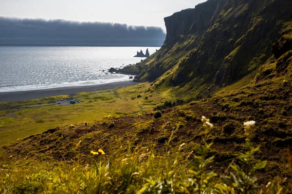 Island, schwarze Strände. schöne Landschaft — Stockfoto