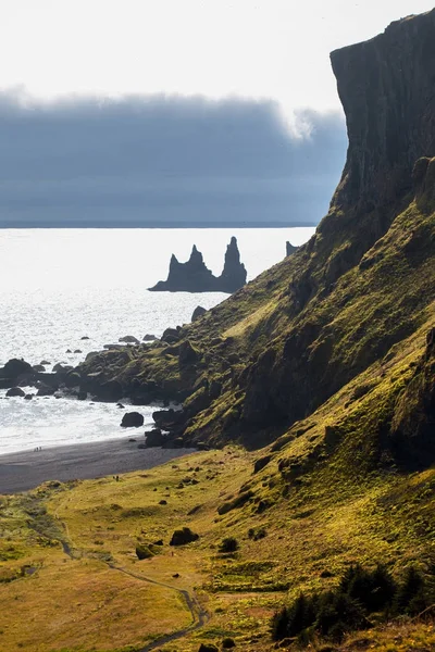 Island, schwarze Strände. schöne Landschaft — Stockfoto