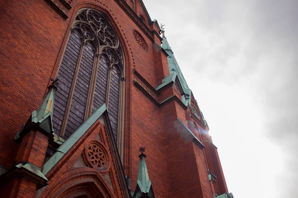 Gotische Kirche in Stockholm, Schweden. Gotisches Fenster — Stockfoto