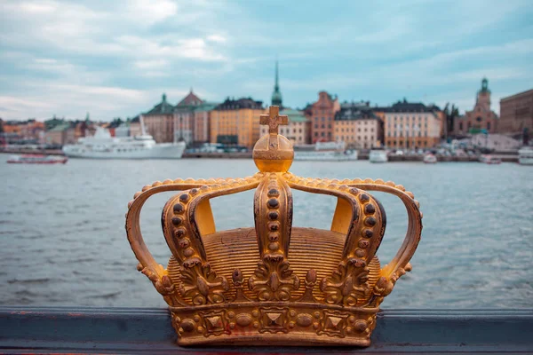 Stockholms. Stadtbild Bild von Stockholm. Krone im Vordergrund — Stockfoto