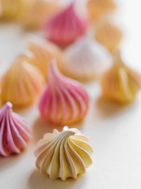 Birçok beze, beyaz arka plan desen.