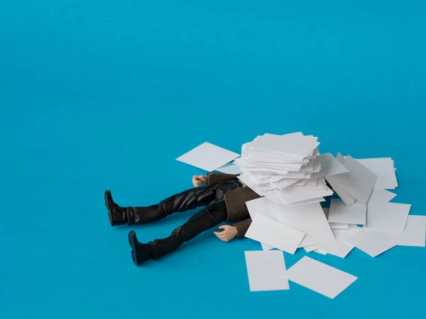 Concepto, gente inundada de papeleo — Foto de Stock