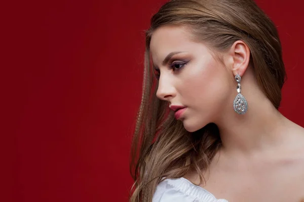 Elegant profile of young beautiful woman, portrait close-up. — Stock Photo, Image