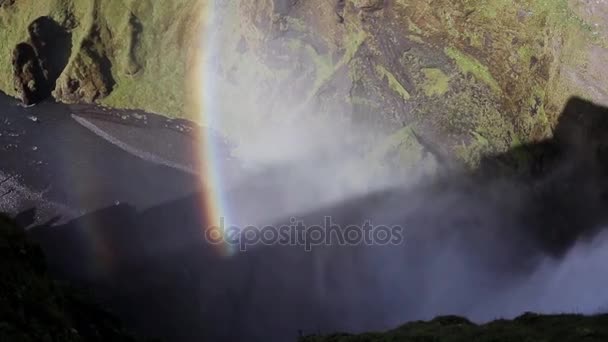 Islandia, vista de la cascada de Skogafoss, pan. Vista desde arriba — Vídeo de stock
