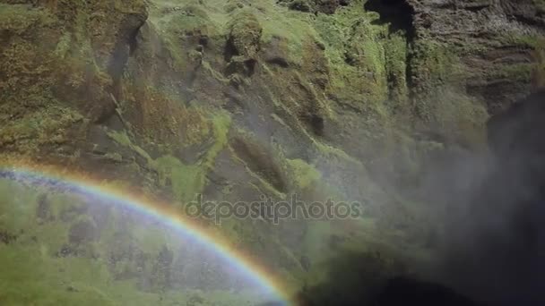 Islândia, vista da cachoeira Skogafoss, pan — Vídeo de Stock