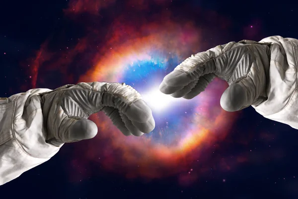 Close up de mãos humanas tocando com os dedos no espaço. Nebulosa no fundo. Elementos desta imagem fornecidos pela NASA — Fotografia de Stock