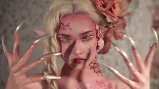 Young beautiful girl elf. Creative make-up and bodyart — Stock Video