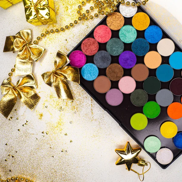 Maquillage pour la fête de fin d'année, maquillage. Festive nouvelle année plat laïc . — Photo