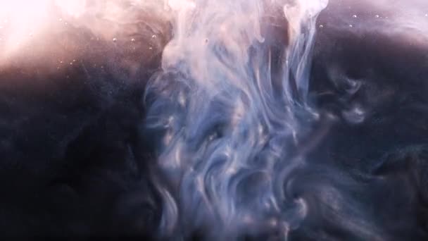 抽象的なbロール映像水の中の暗いと光の塗料の神秘的な渦 — ストック動画