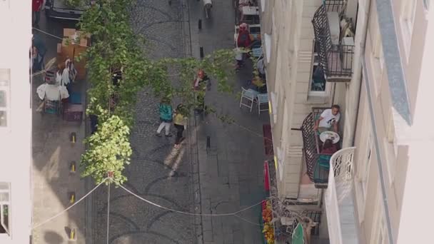 トルコのイスタンブール- 2019年9月21日:旧市街の小さな通りのトップビュー — ストック動画