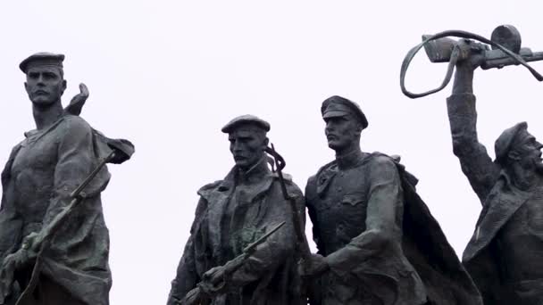 Sankt Petersburg, Ryssland - 25 januari 2020: Monument för att hedra brytningarna av belägringen av Leningrad — Stockvideo