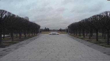 Piskaryovskoye Anıt Mezarlığı, yukarıdan manzara, hava manzarası.